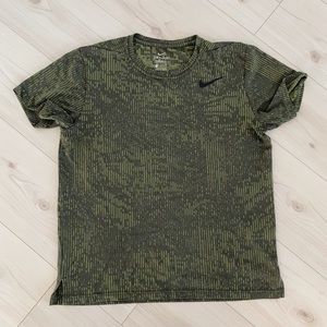 Nike Men’s Dri-Fit Short Sleeve Shirt